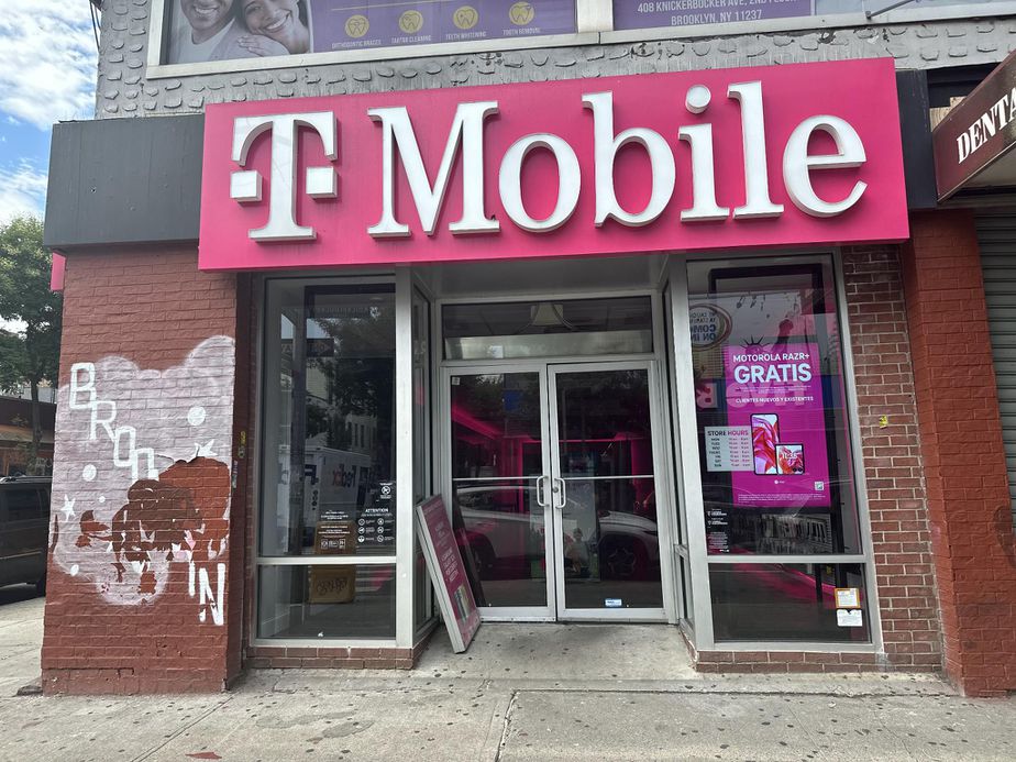 Exterior photo of T-Mobile Store at Knickerbocker Ave & Myrtle Ave, Brooklyn, NY