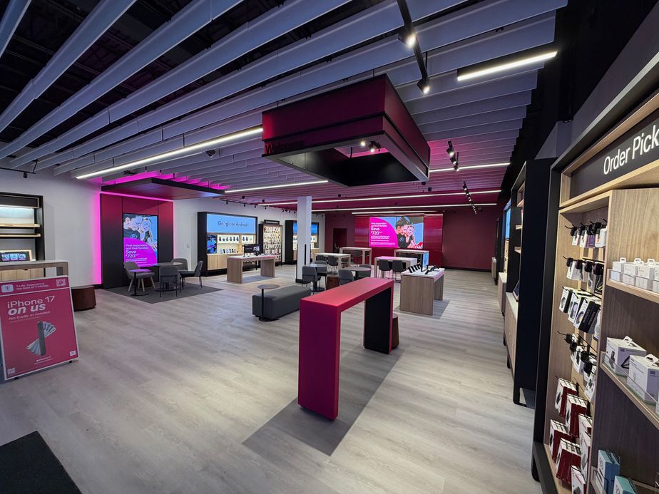  Interior photo of T-Mobile Store at Beltway Towne Centre, Mechanicsburg, PA 