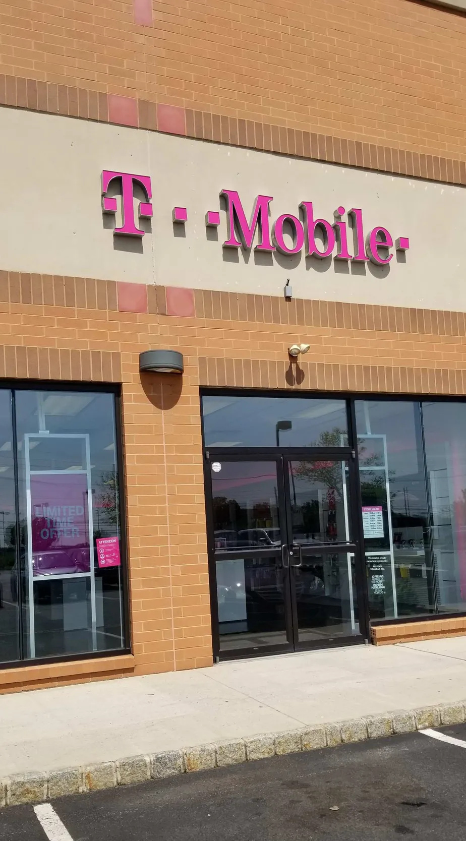 Exterior photo of T-Mobile store at Us 1 & Aaron Rd, North Brunswick, NJ