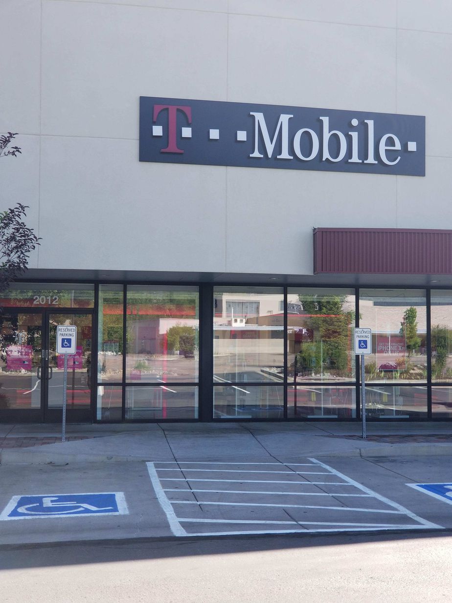 Exterior photo of T-Mobile store at Southgate & Lynn, Colorado Springs, CO