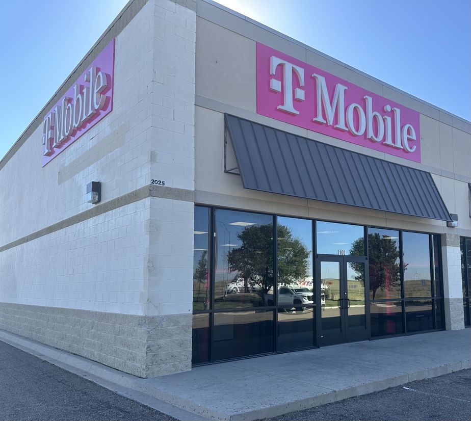 Exterior photo of T-Mobile Store at Dumas & Bliss, Dumas, TX