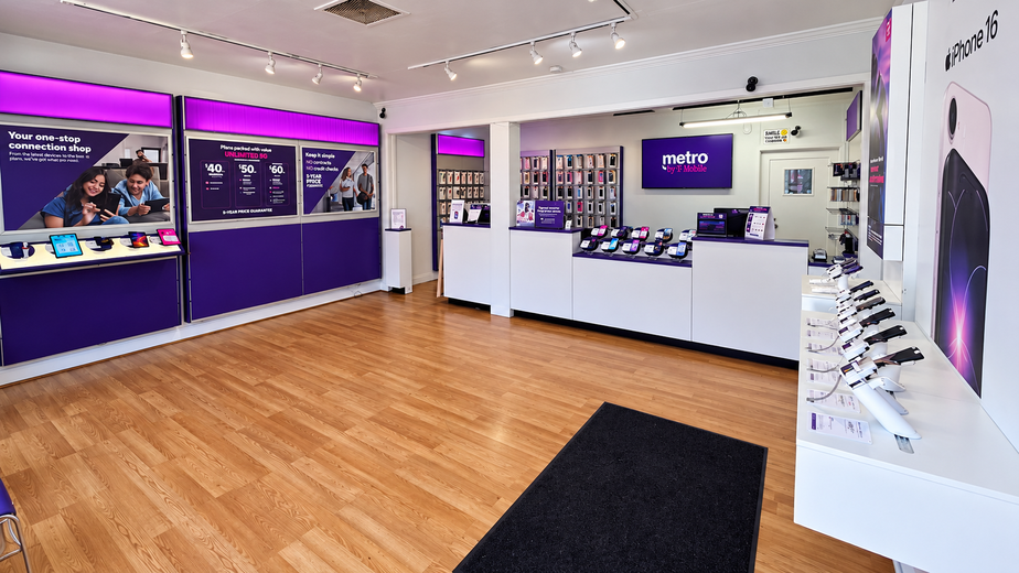 Metro by T-Mobile 1008 University Ave - 1008 University Ave 
