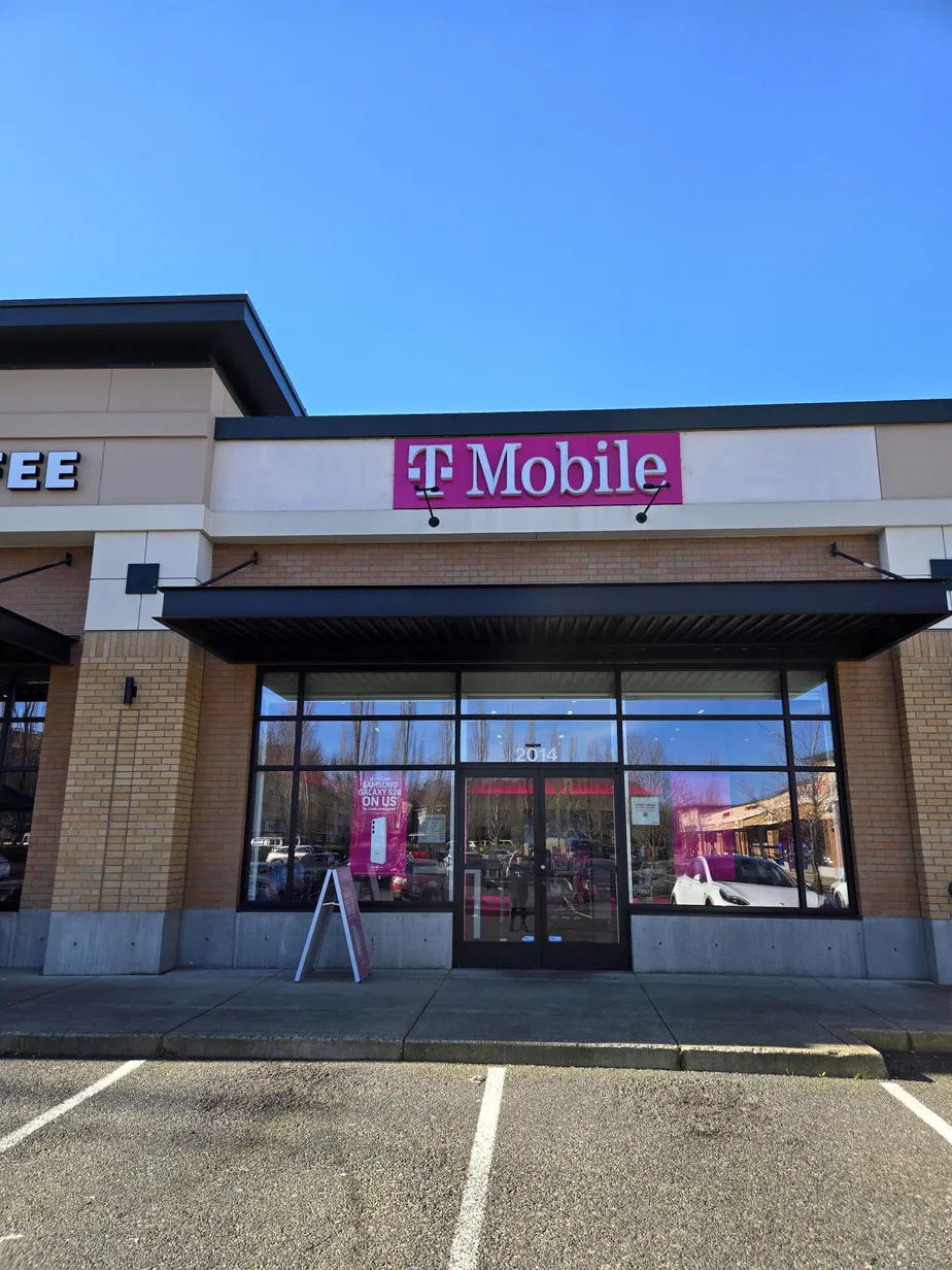 Foto del exterior de la tienda T-Mobile en Tanasbourne, Hillsboro, OR