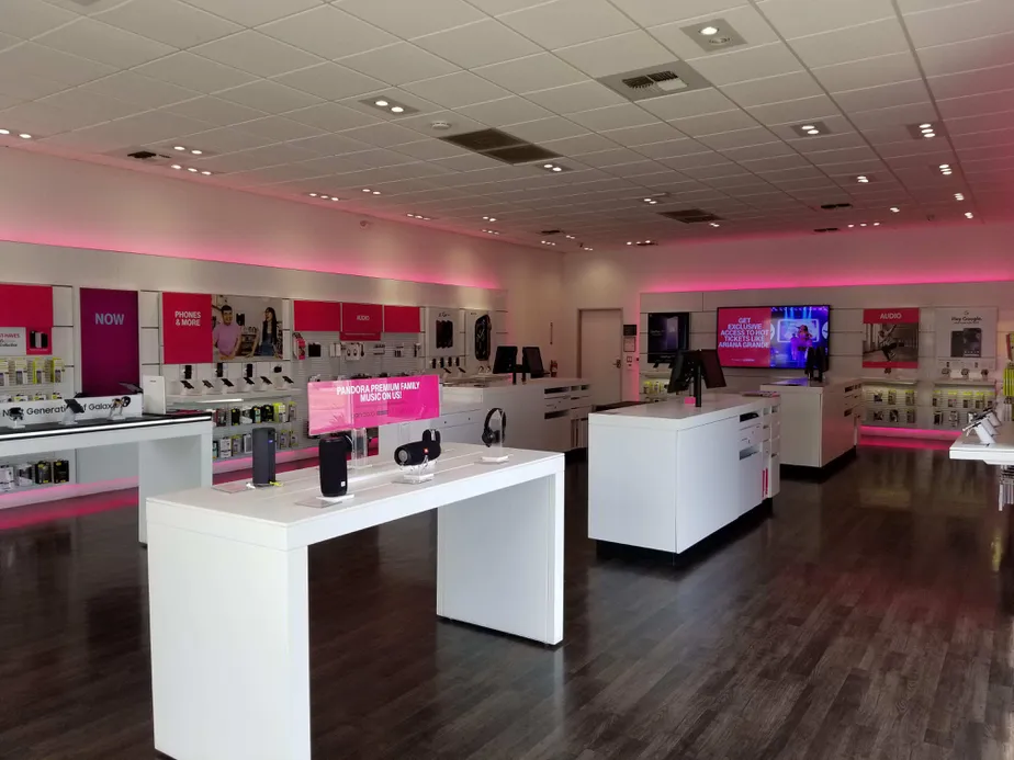  Interior photo of T-Mobile Store at Hwy 46 & Palm, Wasco, CA 