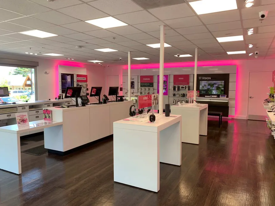  Interior photo of T-Mobile Store at Lee Hwy & West St, Falls Church, VA 
