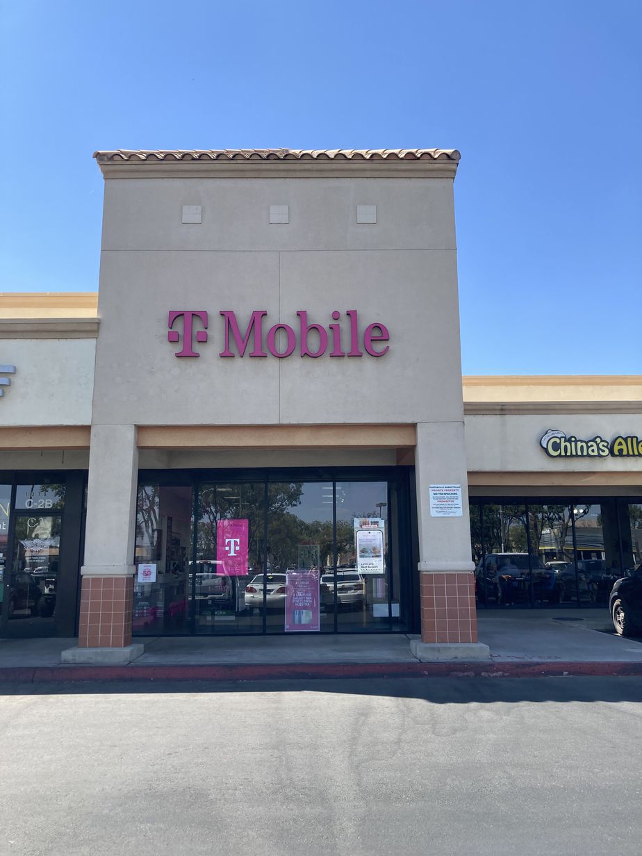 Exterior photo of T-Mobile Store at Henderson & Newcomb, Porterville, CA