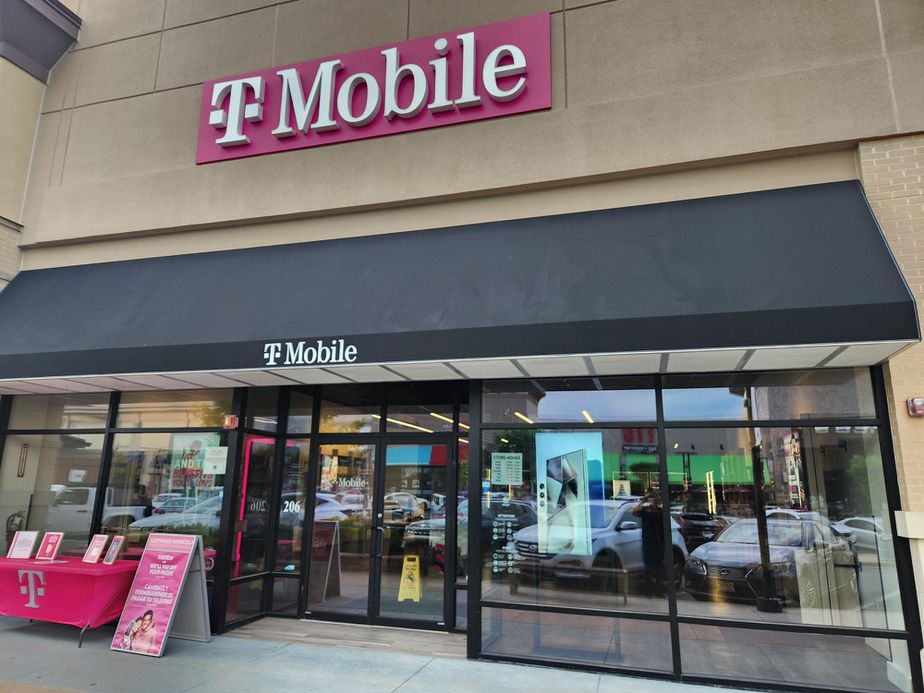 Exterior photo of T-Mobile Store at Route 3 & Bloomfield Ave, Clifton, NJ