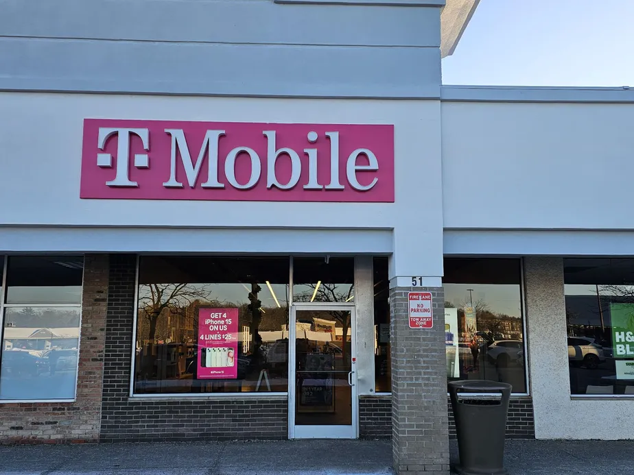 Foto del exterior de la tienda T-Mobile en Burnett Blvd, Poughkeepsie, NY