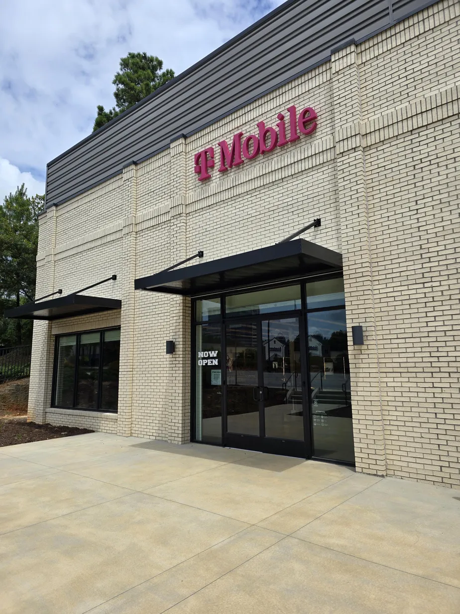  Exterior photo of T-Mobile Store at Perimeter Center, Dunwoody, GA 