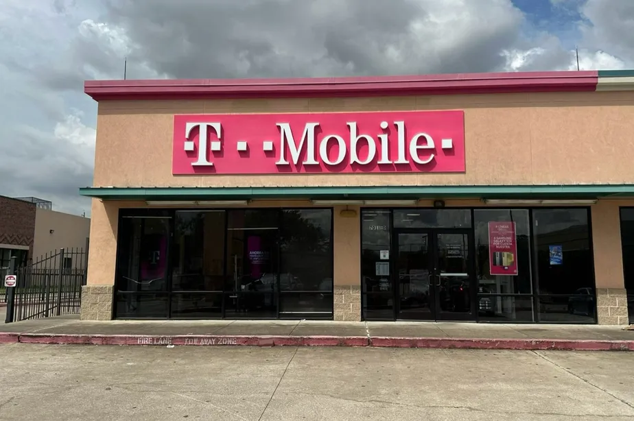  Exterior photo of T-Mobile Store at Harrisburg & Wayside Drive, Houston, TX 
