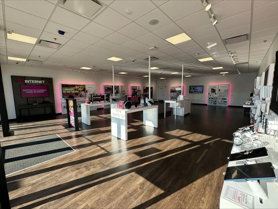  Interior photo of T-Mobile Store at Westview Promenade, Frederick, MD 