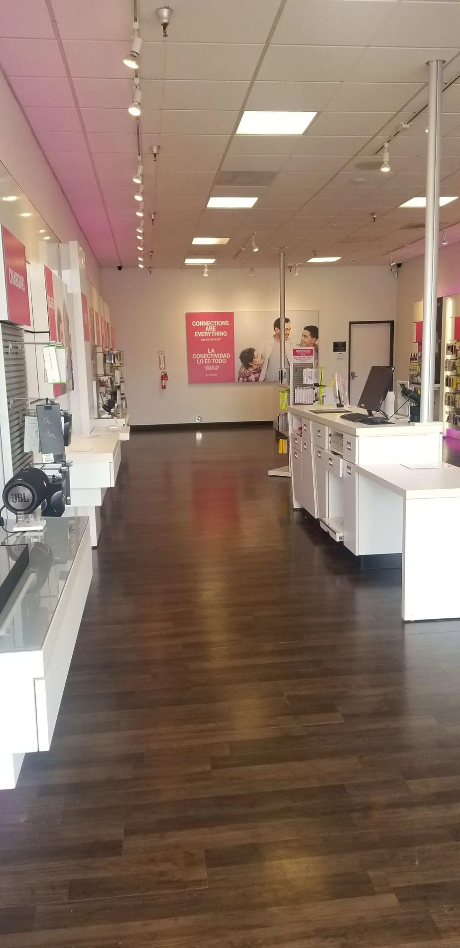  Interior photo of T-Mobile Store at SW Oak & SW Baseline, Hillsboro, OR 
