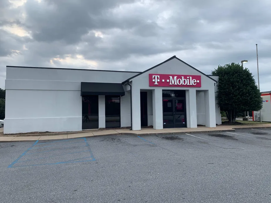 Exterior photo of T-Mobile store at Blackstock Road, Spartanburg, SC