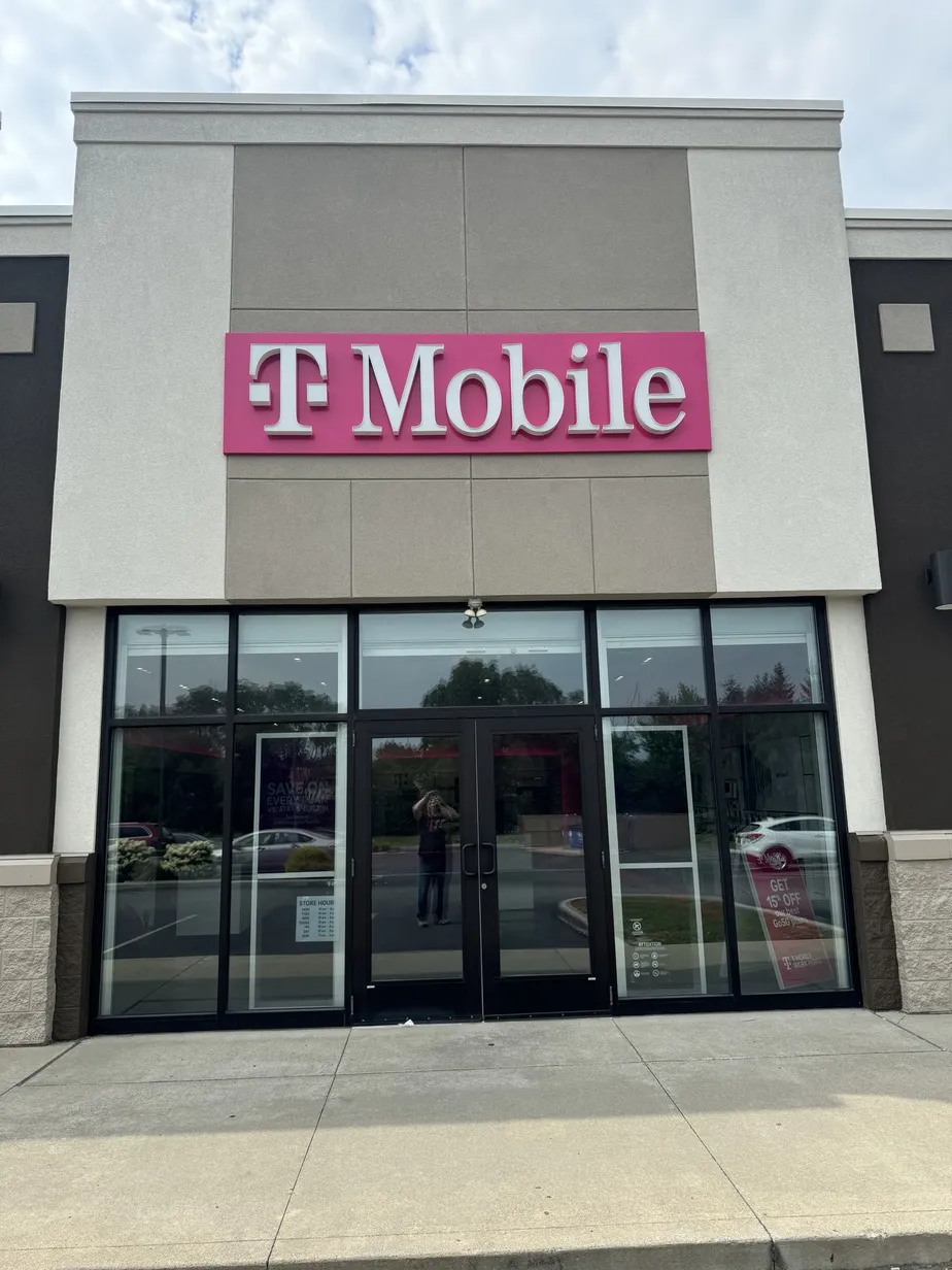  Exterior photo of T-Mobile Store at Mahoning & Canfield, Austintown, OH 