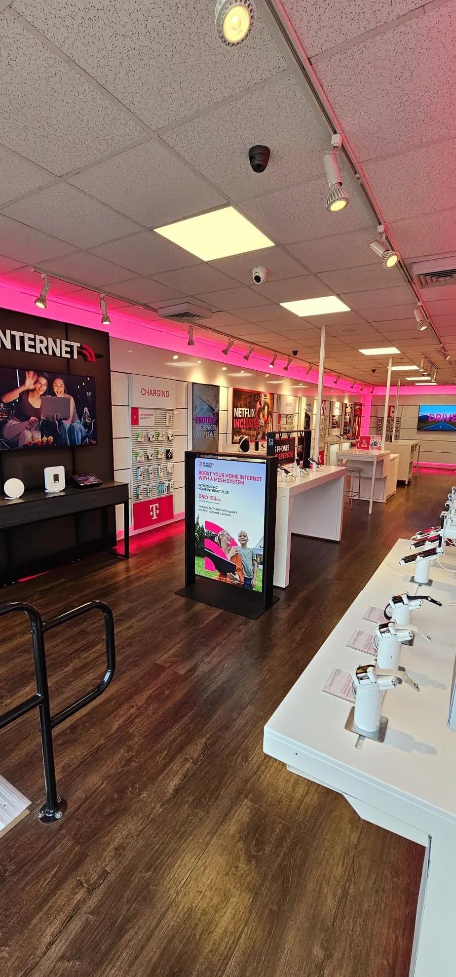  Interior photo of T-Mobile Store at Horace Harding & Francis Lewis, Fresh Meadows, NY 