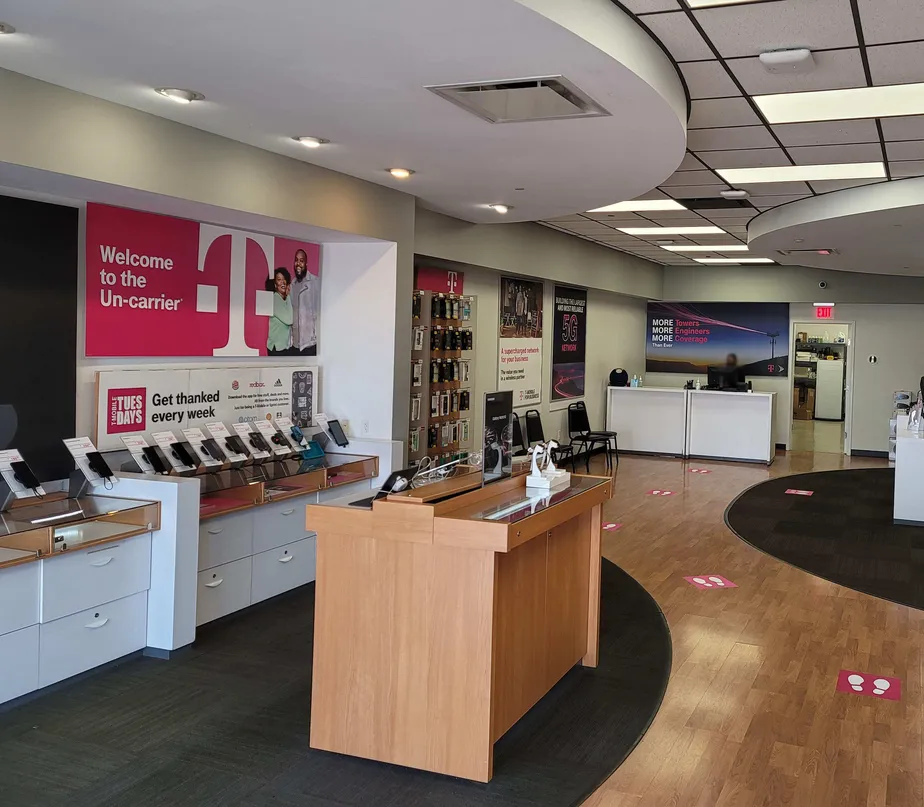 Foto del interior de la tienda T-Mobile en Marion Mount Gilead Rd & Edgefield Blvd, Marion, OH
