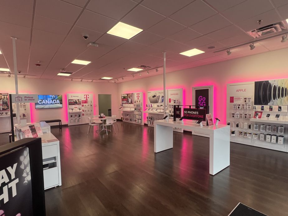 Interior photo of T-Mobile Store at St Robert Blvd & Carson Blvd, Saint Robert, MO