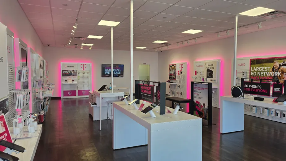  Interior photo of T-Mobile Store at US 66 & Edgewood, Edgewood, NM 