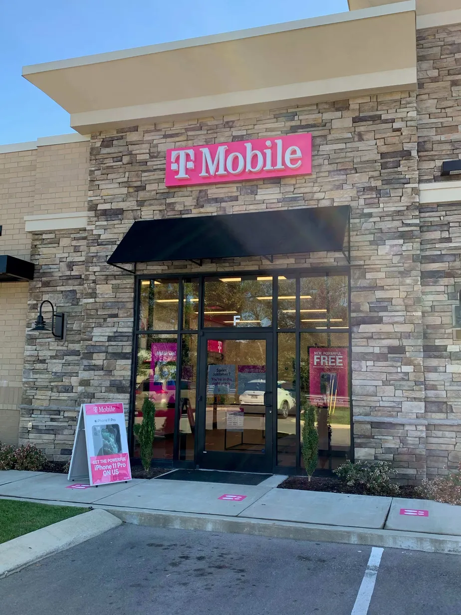  Exterior photo of T-Mobile store at Main St & Columbia Pike, Spring Hill, TN 