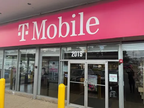  Exterior photo of T-Mobile Store at Langhorne E Lincoln Hwy, Langhorne, PA 