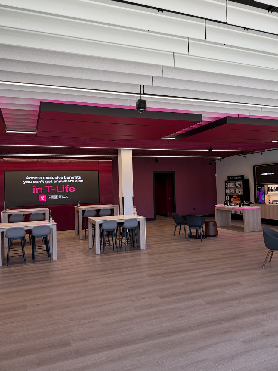  Interior photo of T-Mobile Store at Park Avenue, Little Rock, AR 