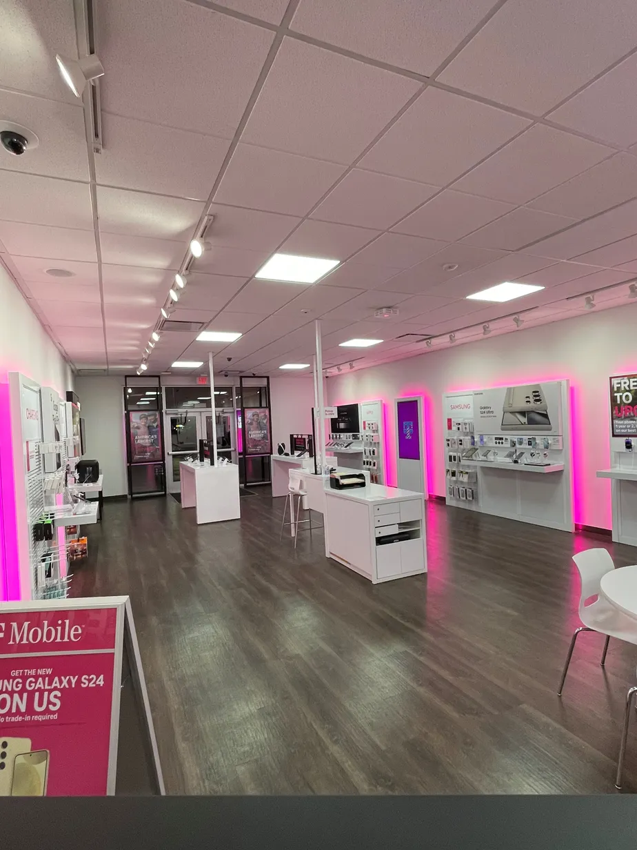  Interior photo of T-Mobile Store at W College Ave & N Bluemound Dr, Appleton, WI 