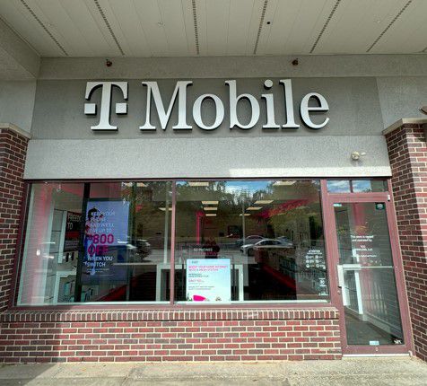 Exterior photo of T-Mobile Store at Fish Hatchery & Brendan, Fitchburg, WI