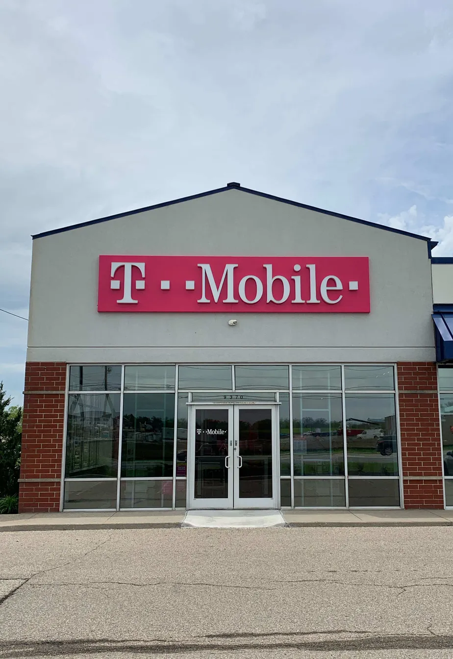 Exterior photo of T-Mobile store at Montgomery Rd & Pkwy Dr., Mason, OH