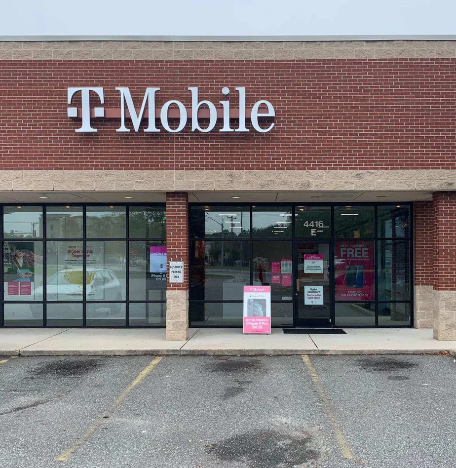 Foto del exterior de la tienda T-Mobile en Portsmouth Blvd & Gum Rd, Chesapeake, VA