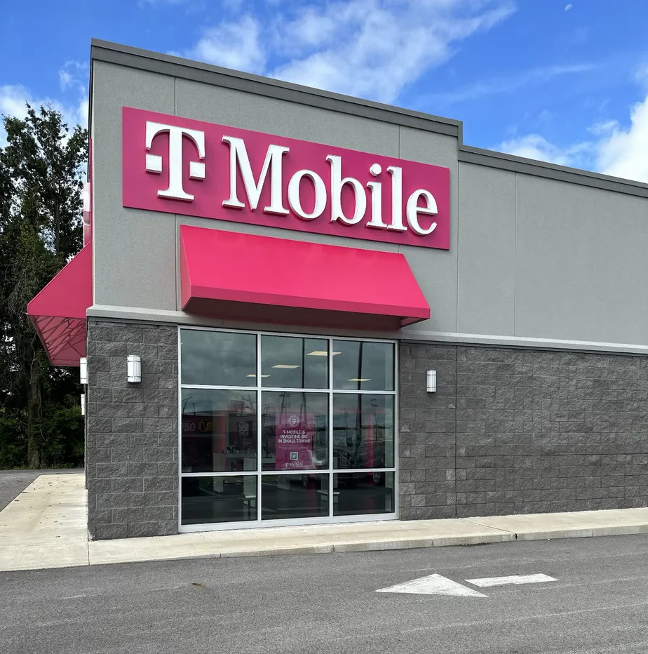 Exterior photo of T-Mobile Store at US 62 & Medical Center Dr, Princeton, KY