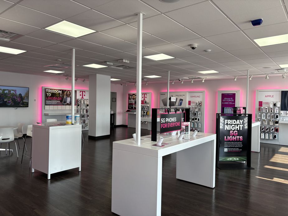 Interior photo of T-Mobile Store at N Locust Ave & Helton Dr, Lawrenceburg, TN