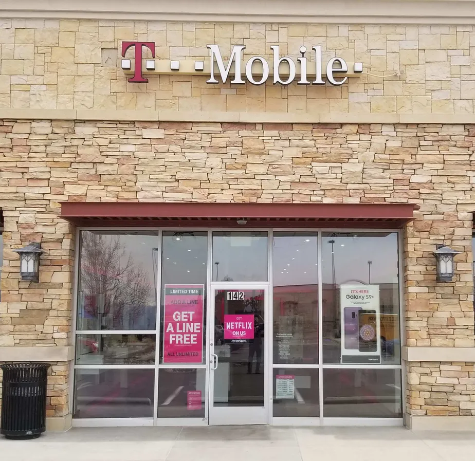 Exterior photo of T-Mobile store at 136th & Colorado, Thornton, CO