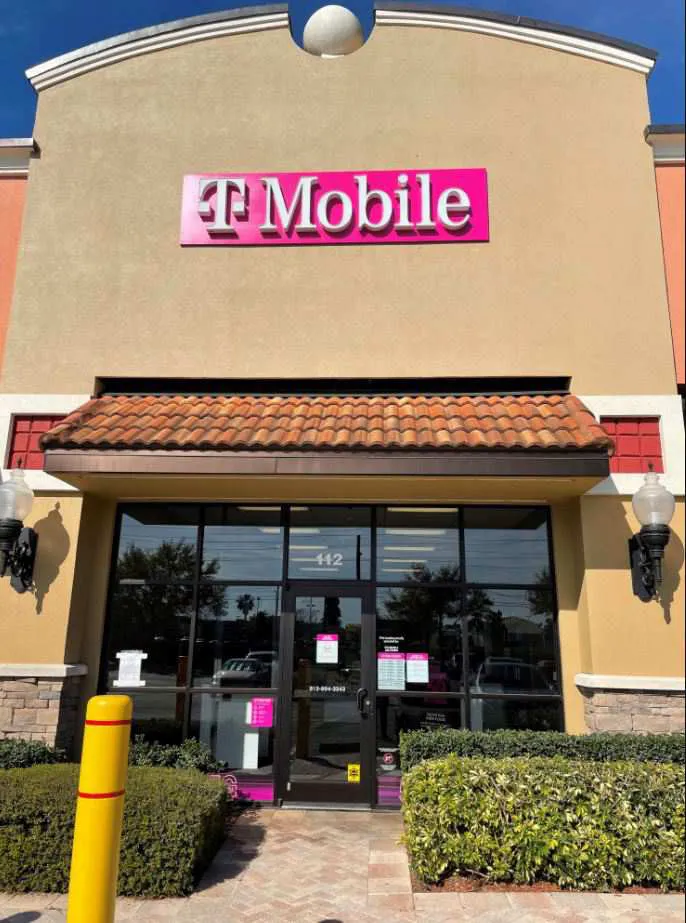 Exterior photo of T-Mobile store at Us Hwy 41 & S 7th St, Terre Haute, IN