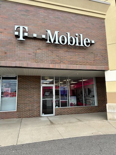Exterior photo of T-Mobile Store at Walton Blvd & Adams St, Rochester Hills, MI
