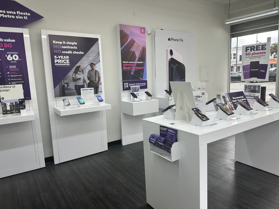 Metro by T-Mobile 616 Main Ave - 616 Main Ave 