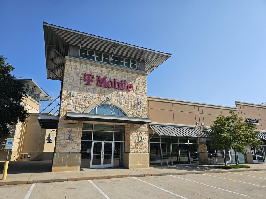 Exterior photo of T-Mobile Store at Fm 407 & Fm 2499, Lewisville, TX