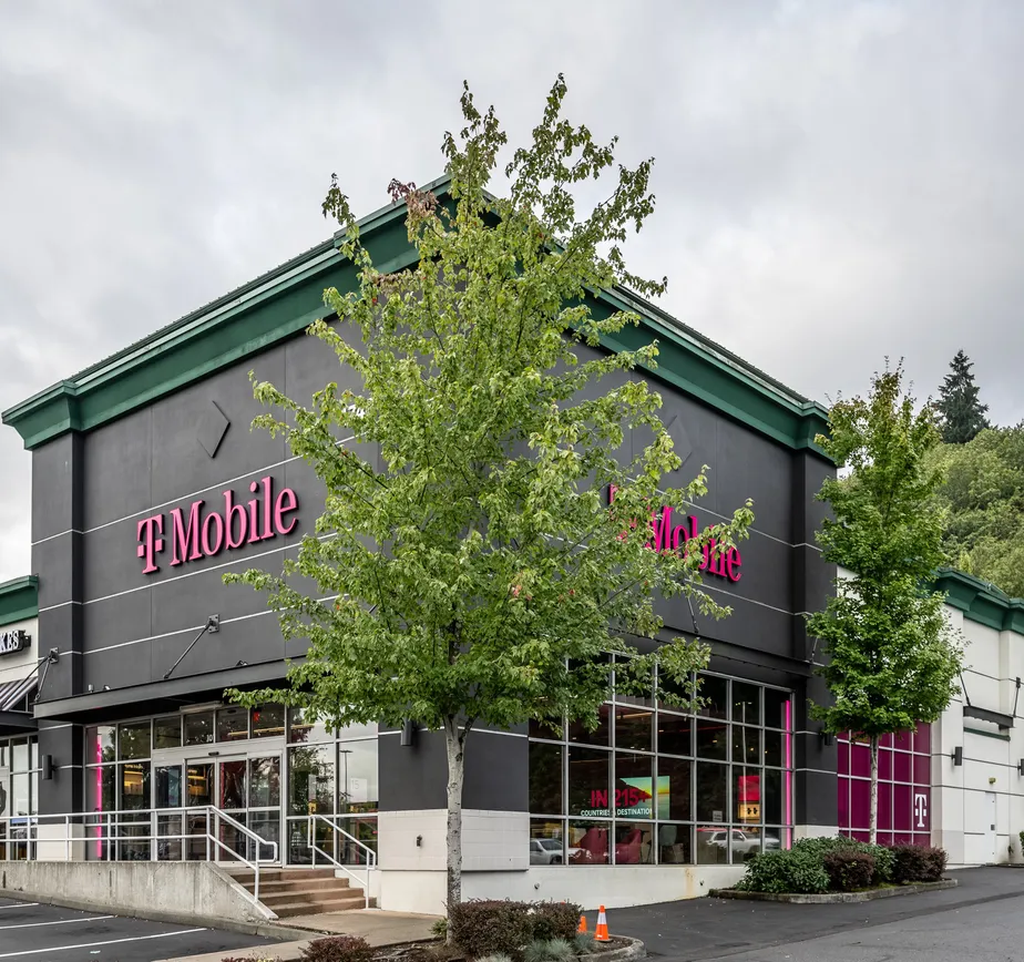  Exterior photo of T-Mobile Store at Southcenter Pkwy & Minkler Blvd, Tukwila, WA 