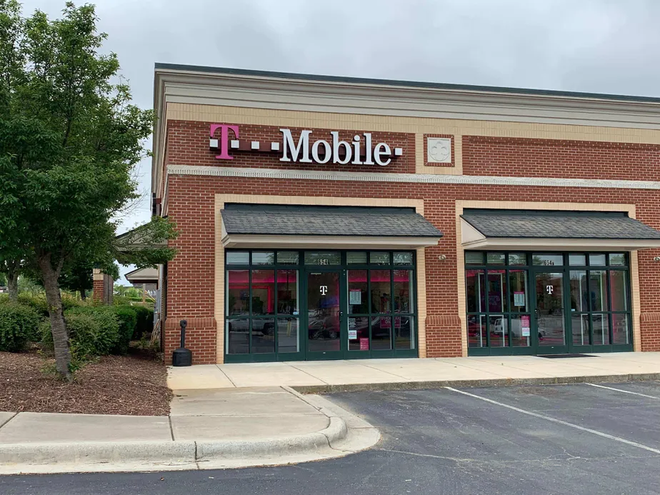 Exterior photo of T-Mobile store at Plantation Point, Mooresville, NC