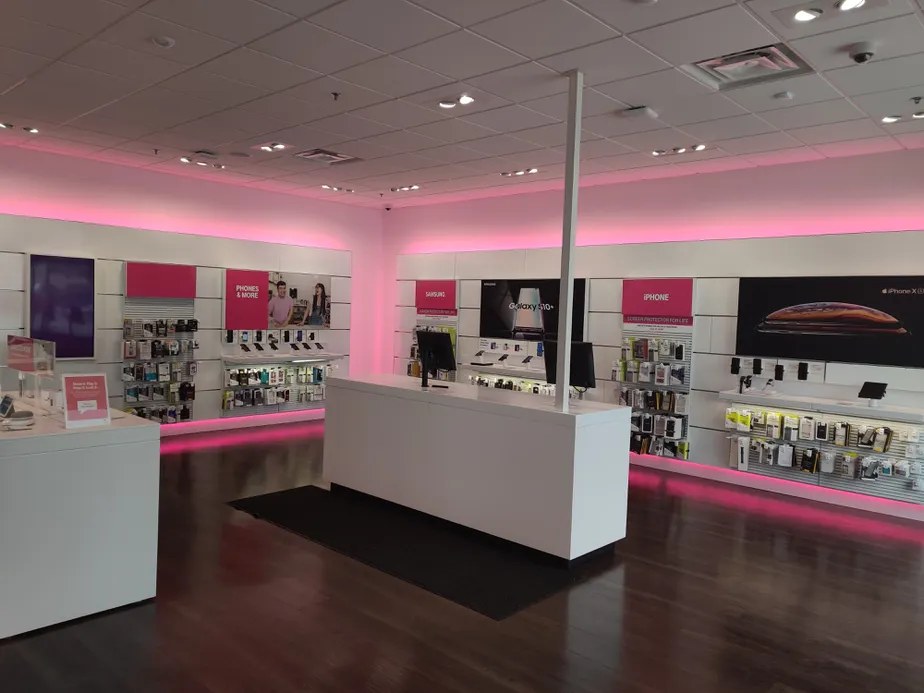  Interior photo of T-Mobile Store at Glen Burnie Ritchie Highway, Glen Burnie, MD 