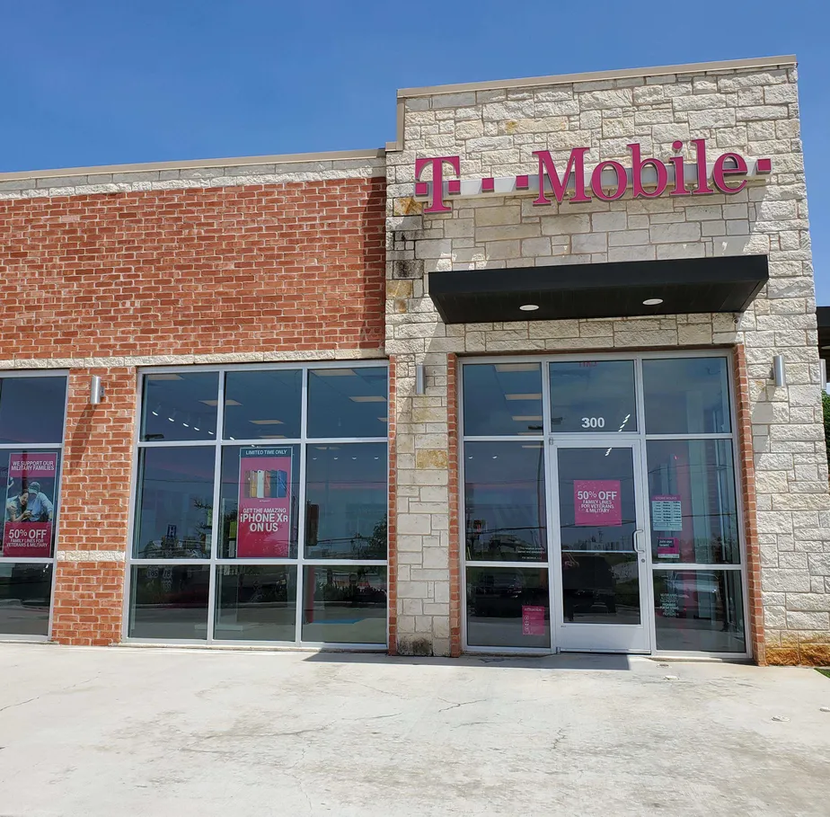 Foto del exterior de la tienda T-Mobile en W Hale St & Us Hwy 287, Decatur, TX