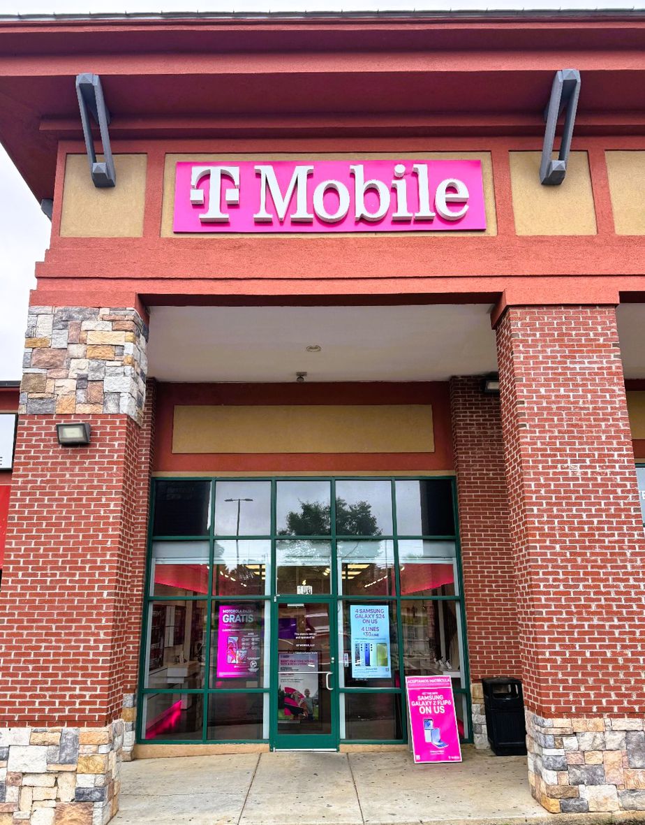 Exterior photo of T-Mobile Store at N Tryon & Lambeth Dr, Charlotte, NC