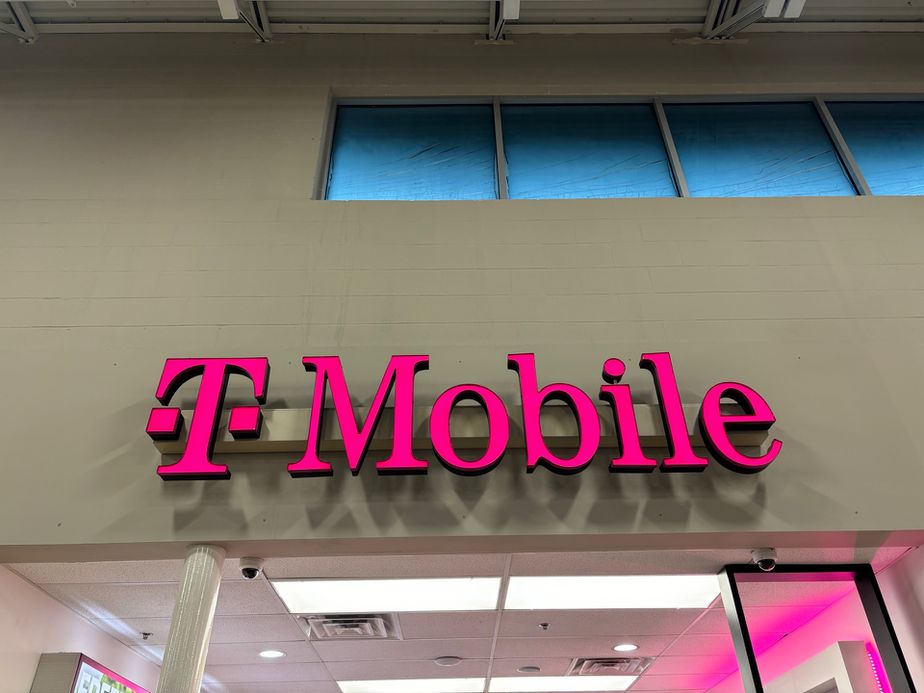 Exterior photo of T-Mobile Store at H-E-B Plus, Lytle, TX