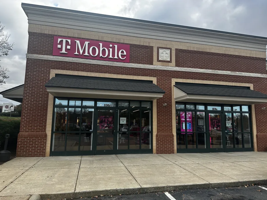  Exterior photo of T-Mobile Store at River Hwy & Ervin Rd, Mooresville, NC 