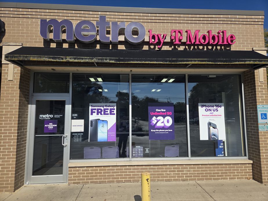 Metro by T-Mobile 920 Villa St - 920 Villa St 