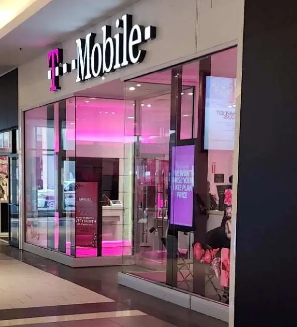 T-Mobile - North at Roosevelt Field® - A Shopping Center in Garden City, NY  - A Simon Property