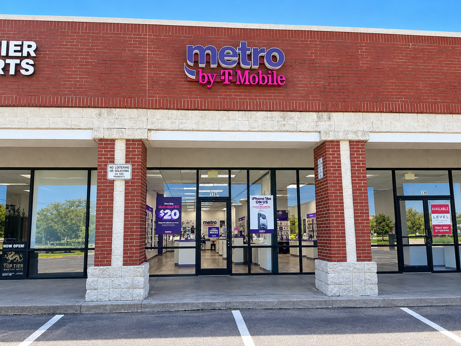 Metro by T-Mobile 3515 Sycamore School Rd - 3515 Sycamore School Rd 
