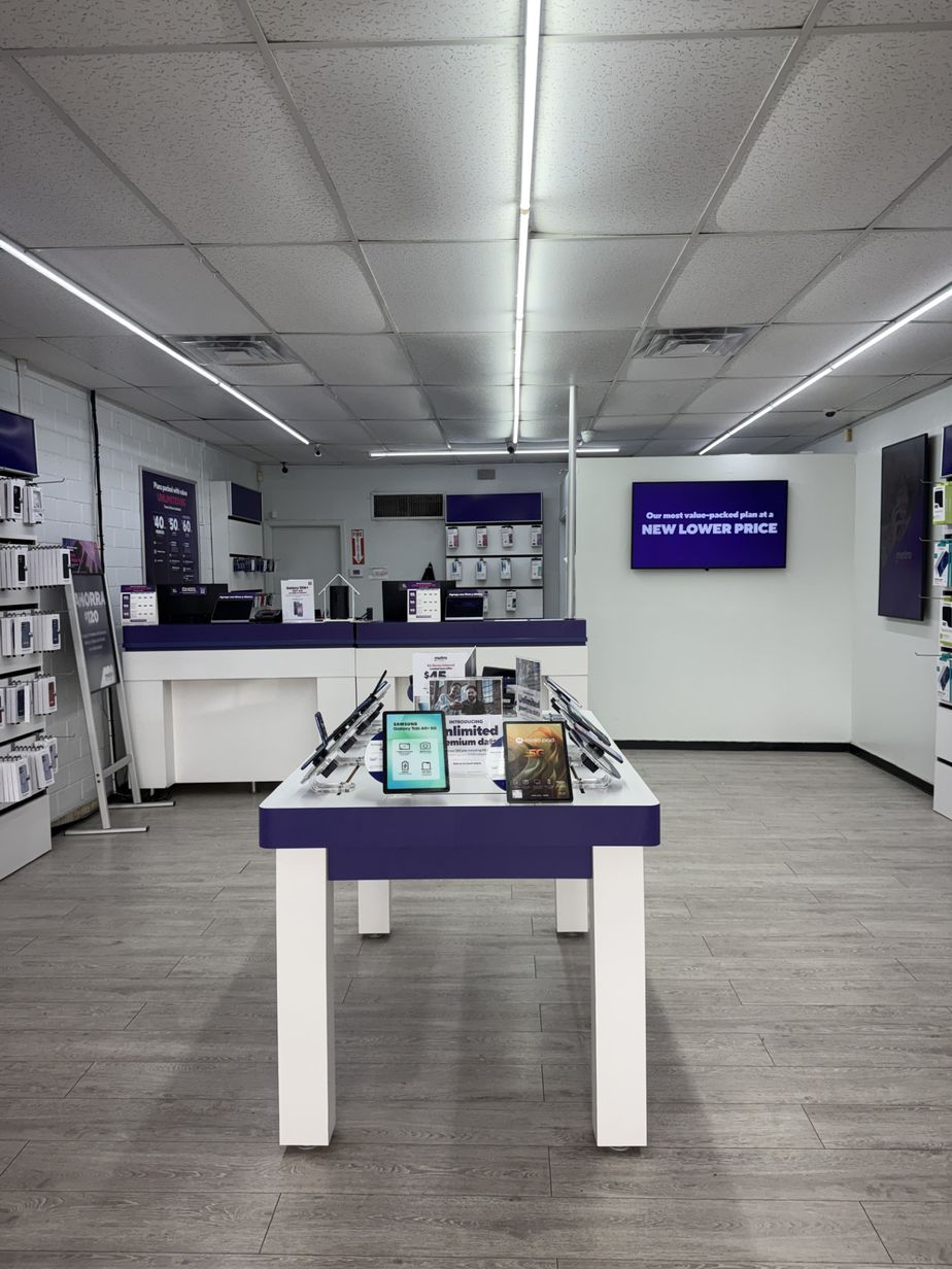 Metro by T-Mobile 1403 Castroville Rd - 1403 Castroville Rd 