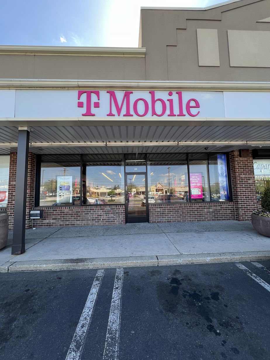 Exterior photo of T-Mobile Store at E Germantown Pike & Hannah Ave, East Norriton, PA