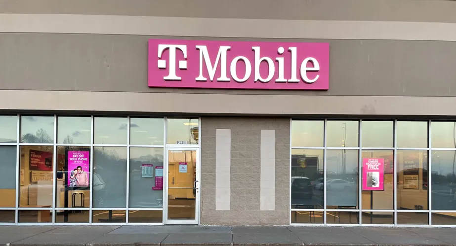 Exterior photo of T-Mobile store at 41st Ave Dr & 10th St Dr, Moline, IL