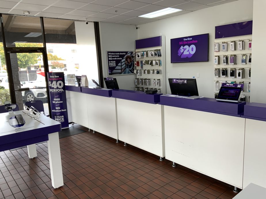 Metro by T-Mobile 1090 Biddle Rd - 1090 Biddle Rd